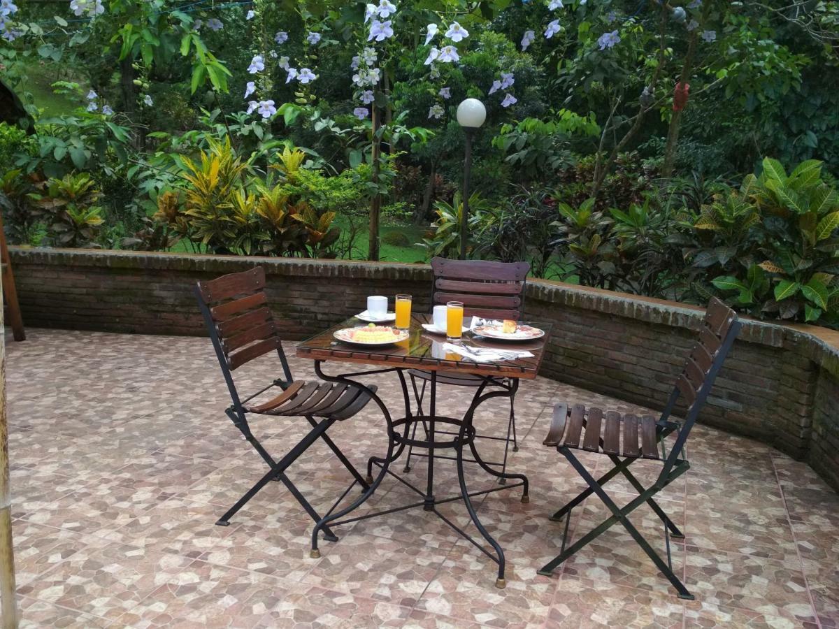 The Country House Senggigi Luaran gambar